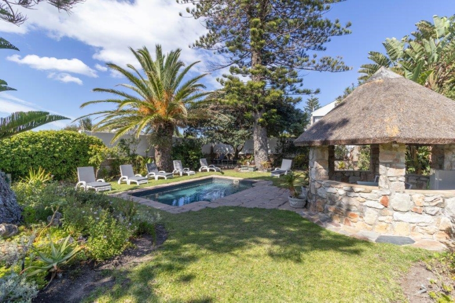 7 Bedroom Property for Sale in Westcliff Western Cape